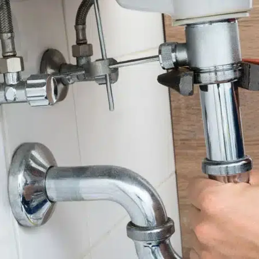 Professional plumbing company in Yuba City CA fixing kitchen pipes