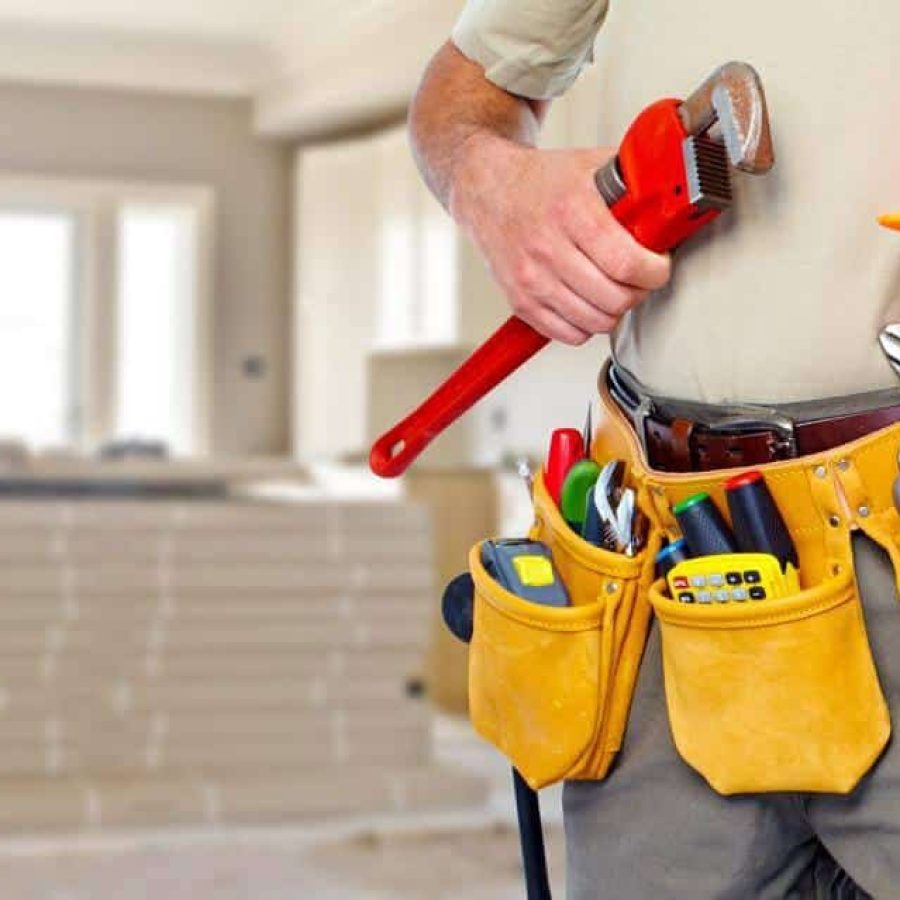 Licensed plumbing company in Linda CA repairing kitchen pipes